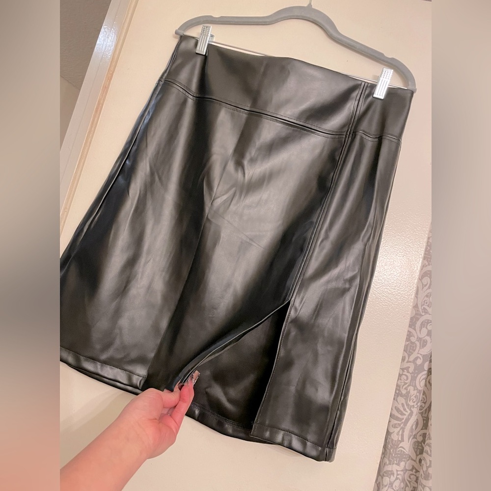 Faux leather skirt mid length with slit . Size XL